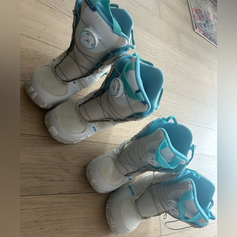 Sold ! Burton snowbord boots US11,13 kids